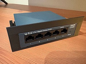 RackMod 1U модуль для коммутатора TP-Link LS105G 2