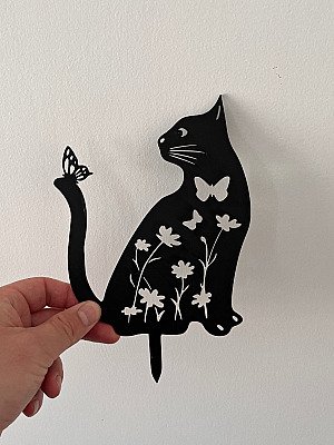 Декор для сада Кот с бабочкой и цветами 2