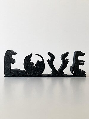 Декоративная надпись Love с таксами 2
