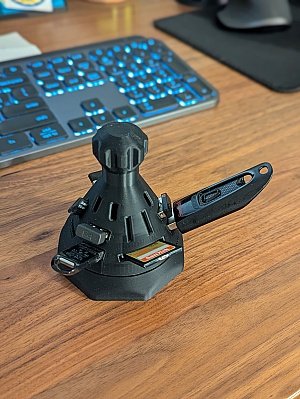 Вращающийся органайзер для SD и USB накопителей 4