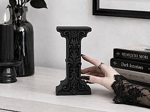 Готическая декоративная буква I 3
