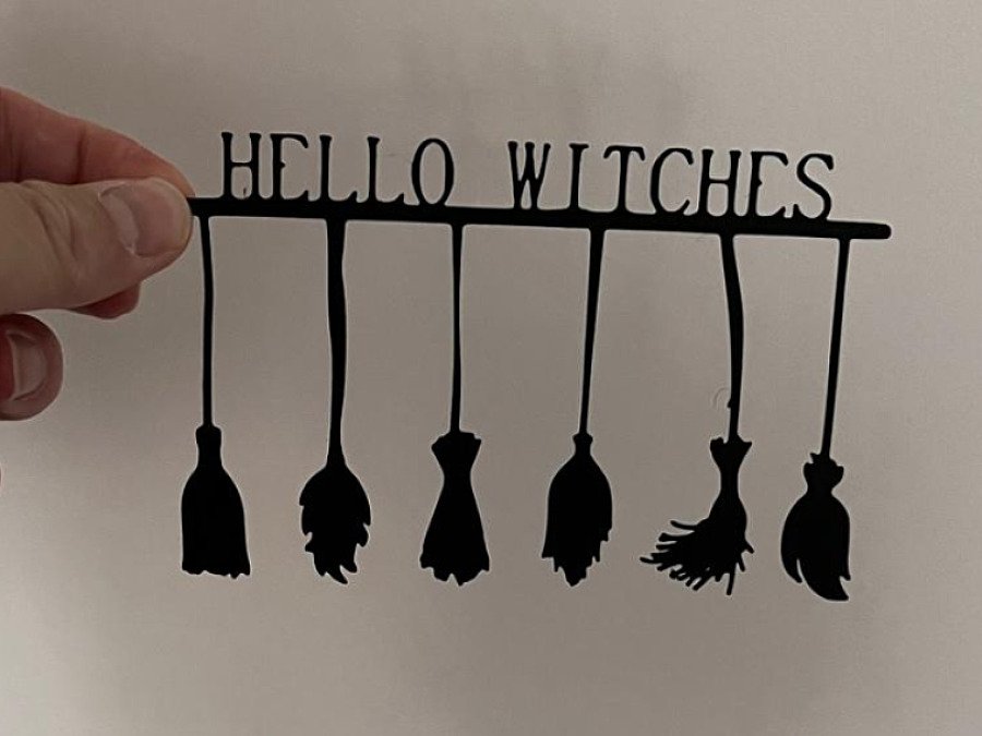 Декор на Хэллоуин "Hello Witches" с метлами