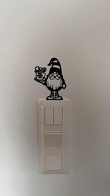 Новогодний декор Гном с чашкой 2