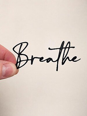 Надпись Breathe для декора интерьера 2