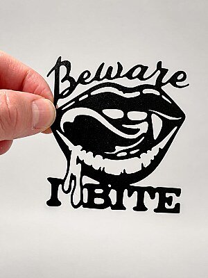 Декор на стену Beware I Bite 2
