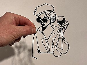 Декор для интерьера Француженка с бокалом 1